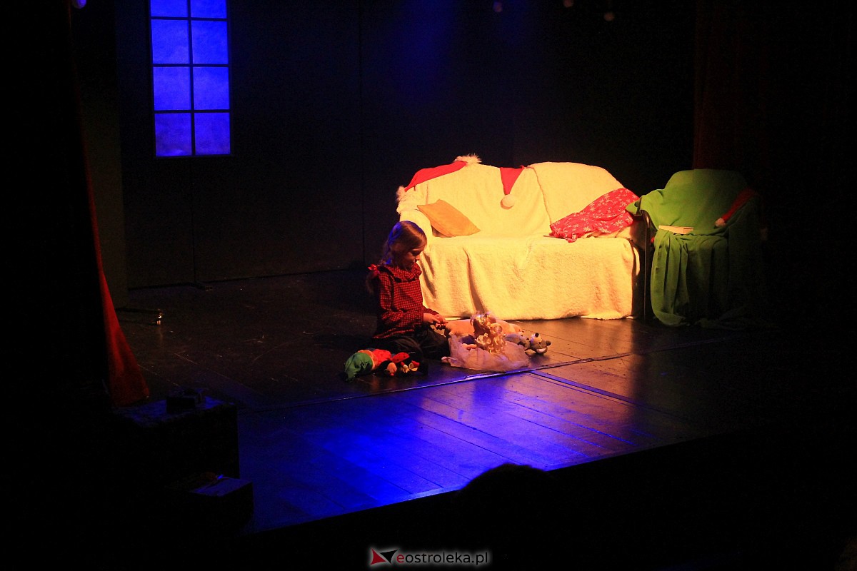 “Niewidzialni” w Klubie Oczko. Magiczna kraina Świętego Mikołaja i świątecznych prezentów [08.01.2023] - zdjęcie #36 - eOstroleka.pl