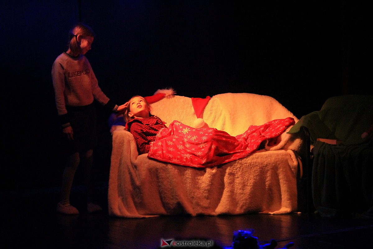 “Niewidzialni” w Klubie Oczko. Magiczna kraina Świętego Mikołaja i świątecznych prezentów [08.01.2023] - zdjęcie #32 - eOstroleka.pl