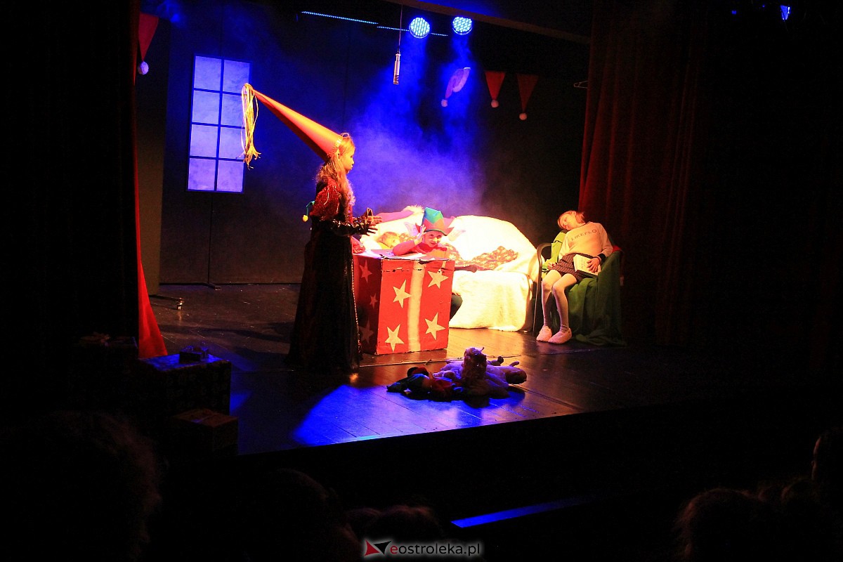 “Niewidzialni” w Klubie Oczko. Magiczna kraina Świętego Mikołaja i świątecznych prezentów [08.01.2023] - zdjęcie #30 - eOstroleka.pl