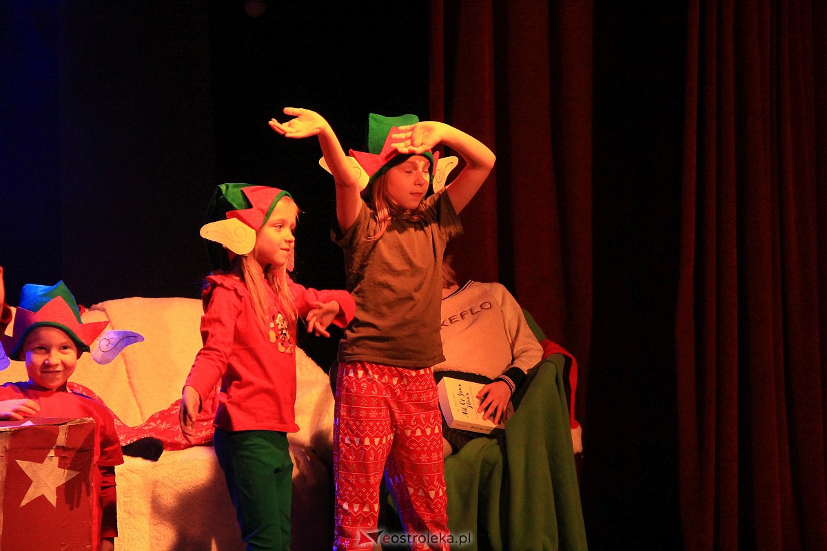 “Niewidzialni” w Klubie Oczko. Magiczna kraina Świętego Mikołaja i świątecznych prezentów [08.01.2023] - zdjęcie #23 - eOstroleka.pl