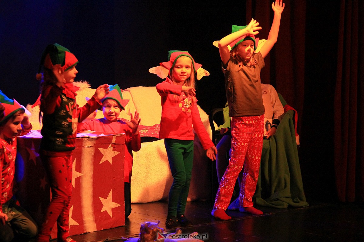 “Niewidzialni” w Klubie Oczko. Magiczna kraina Świętego Mikołaja i świątecznych prezentów [08.01.2023] - zdjęcie #21 - eOstroleka.pl