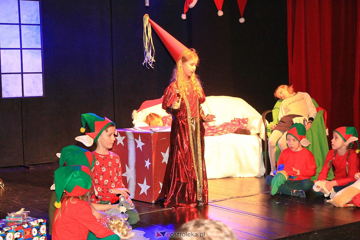“Niewidzialni” w Klubie Oczko. Magiczna kraina Świętego Mikołaja i świątecznych prezentów [08.01.2023] - zdjęcie #14 - eOstroleka.pl