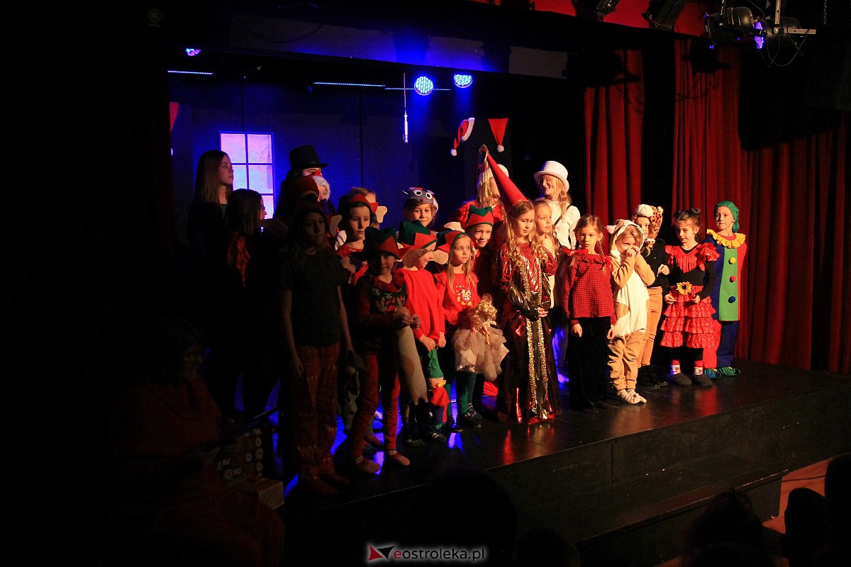 “Niewidzialni” w Klubie Oczko. Magiczna kraina Świętego Mikołaja i świątecznych prezentów [08.01.2023] - zdjęcie #1 - eOstroleka.pl