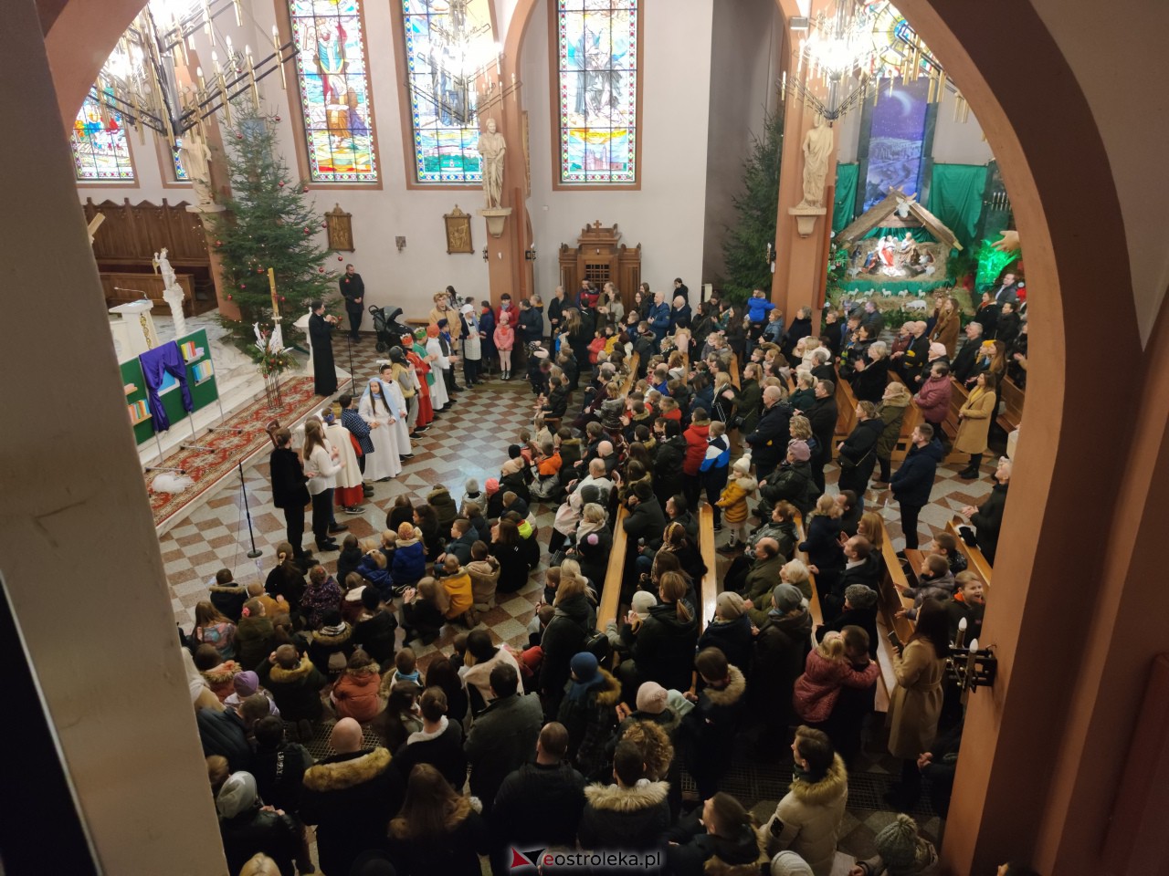 Spektakl bożonarodzeniowy w kościele pw. Zbawiciela Świata [8.01.2023] - zdjęcie #1 - eOstroleka.pl