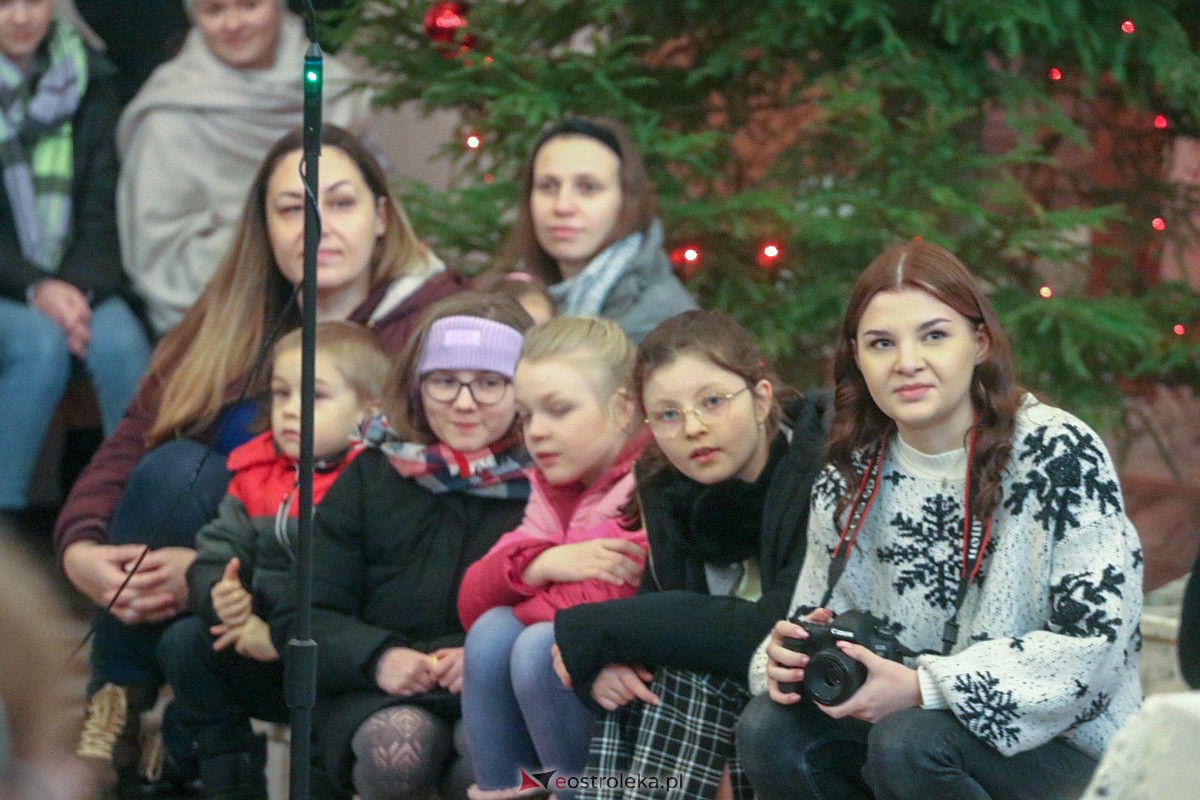 Spektakl bożonarodzeniowy w kościele pw. Zbawiciela Świata [8.01.2023] - zdjęcie #4 - eOstroleka.pl