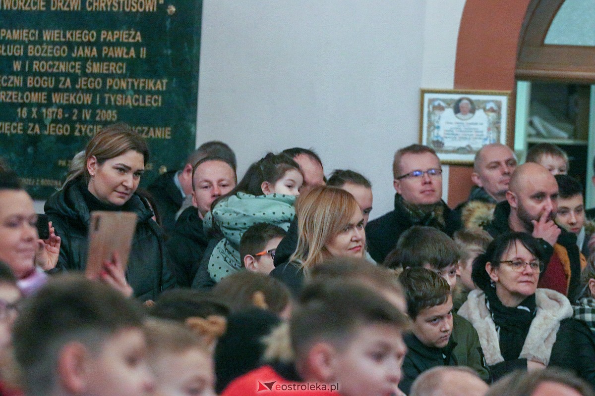 Spektakl bożonarodzeniowy w kościele pw. Zbawiciela Świata [8.01.2023] - zdjęcie #6 - eOstroleka.pl
