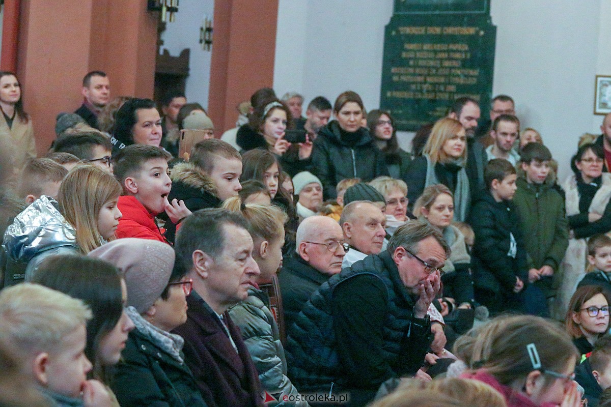 Spektakl bożonarodzeniowy w kościele pw. Zbawiciela Świata [8.01.2023] - zdjęcie #18 - eOstroleka.pl