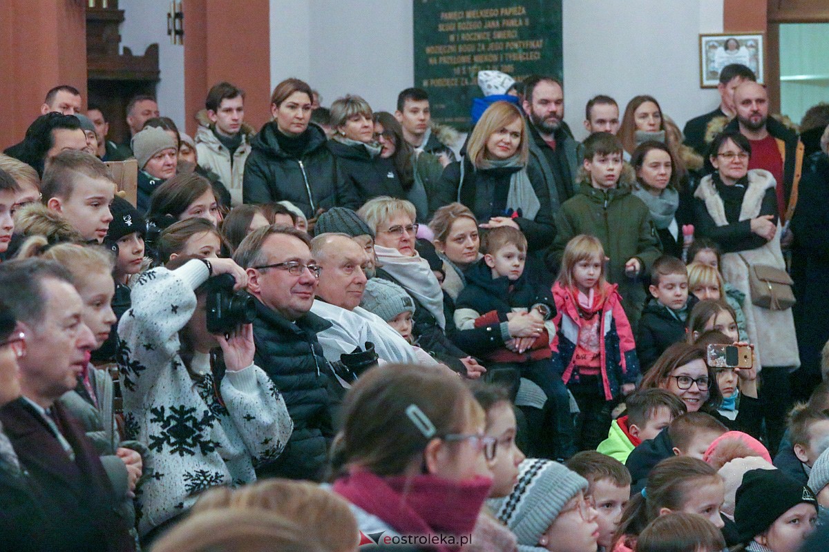 Spektakl bożonarodzeniowy w kościele pw. Zbawiciela Świata [8.01.2023] - zdjęcie #33 - eOstroleka.pl