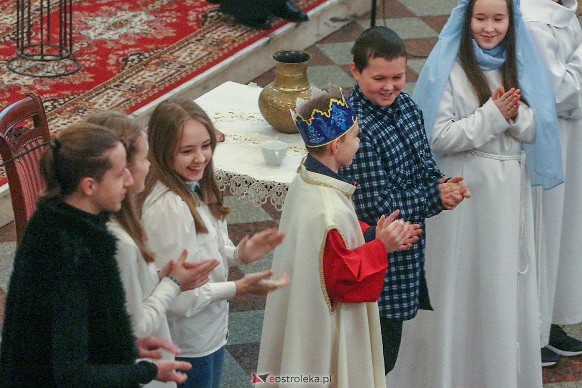 Spektakl bożonarodzeniowy w kościele pw. Zbawiciela Świata [8.01.2023] - zdjęcie #4 - eOstroleka.pl