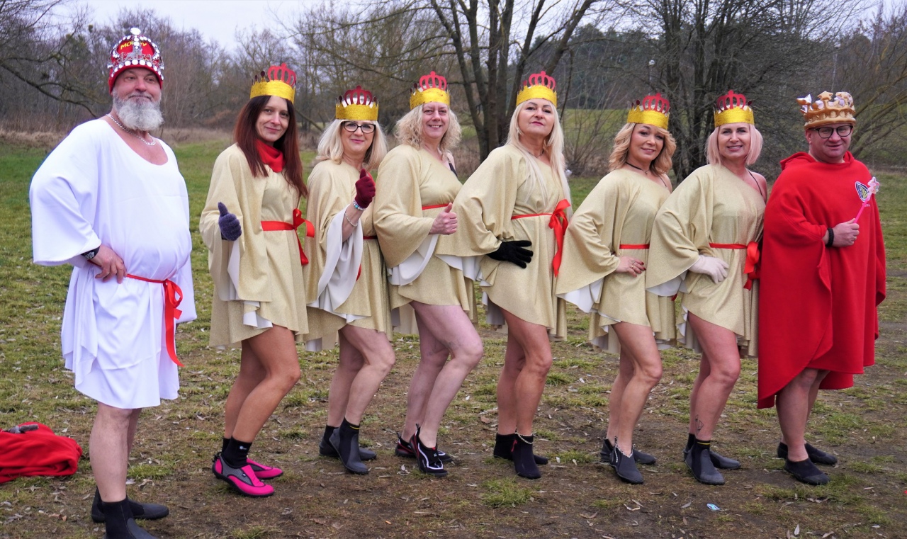 Królewskie morsowanie w Ostrołęce [06.01.2023] - zdjęcie #23 - eOstroleka.pl