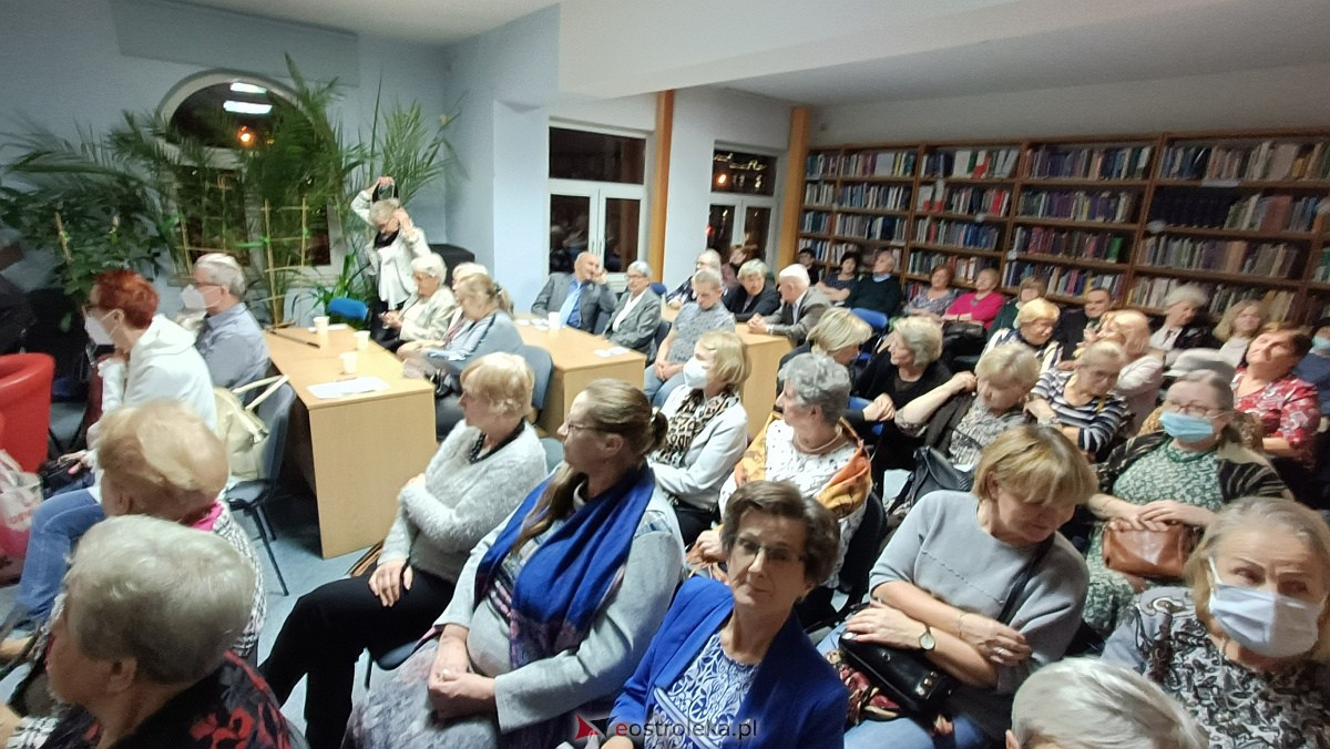 Minął rok 2022 - wieczór noworoczny w ostrołęckiej bibliotece [12.01.2023] - zdjęcie #10 - eOstroleka.pl