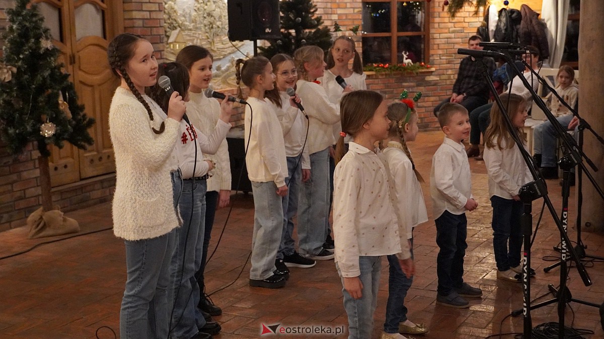W świątecznym nastroju - koncert Studia Piosenki Metro [12.01.2022] - zdjęcie #16 - eOstroleka.pl