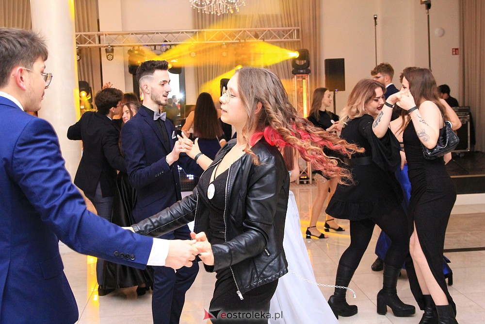 Studniówka w ZSZ Nr 3 [14.01.2023 - zdjęcie #37 - eOstroleka.pl