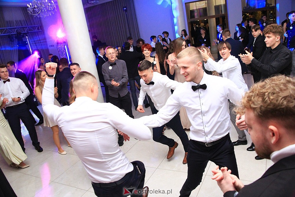 Studniówka w ZSZ Nr 3 [14.01.2023 - zdjęcie #20 - eOstroleka.pl