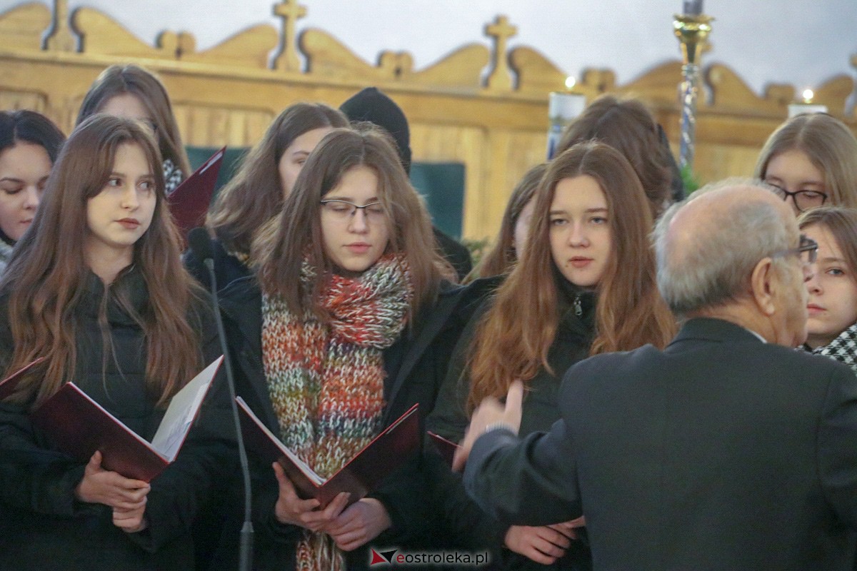 Koncert kolęd chóru Cantilena [15.01.2023] - zdjęcie #15 - eOstroleka.pl