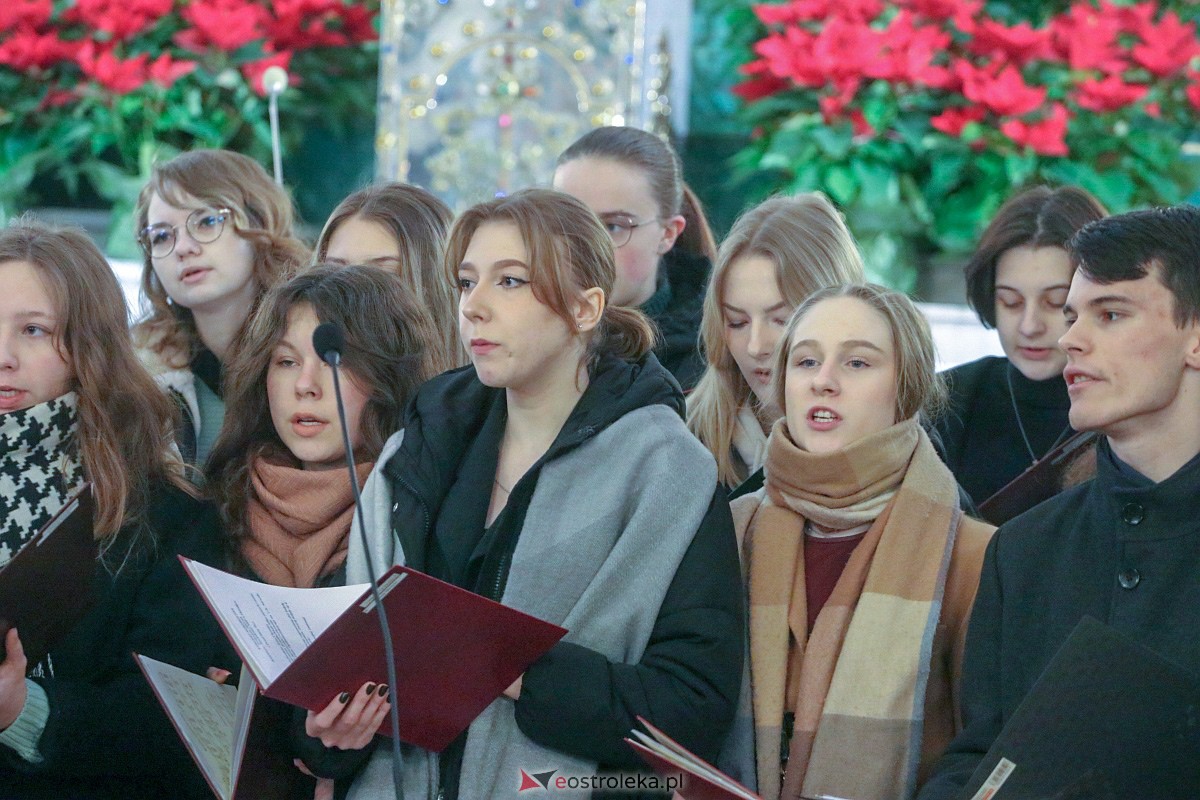 Koncert kolęd chóru Cantilena [15.01.2023] - zdjęcie #14 - eOstroleka.pl