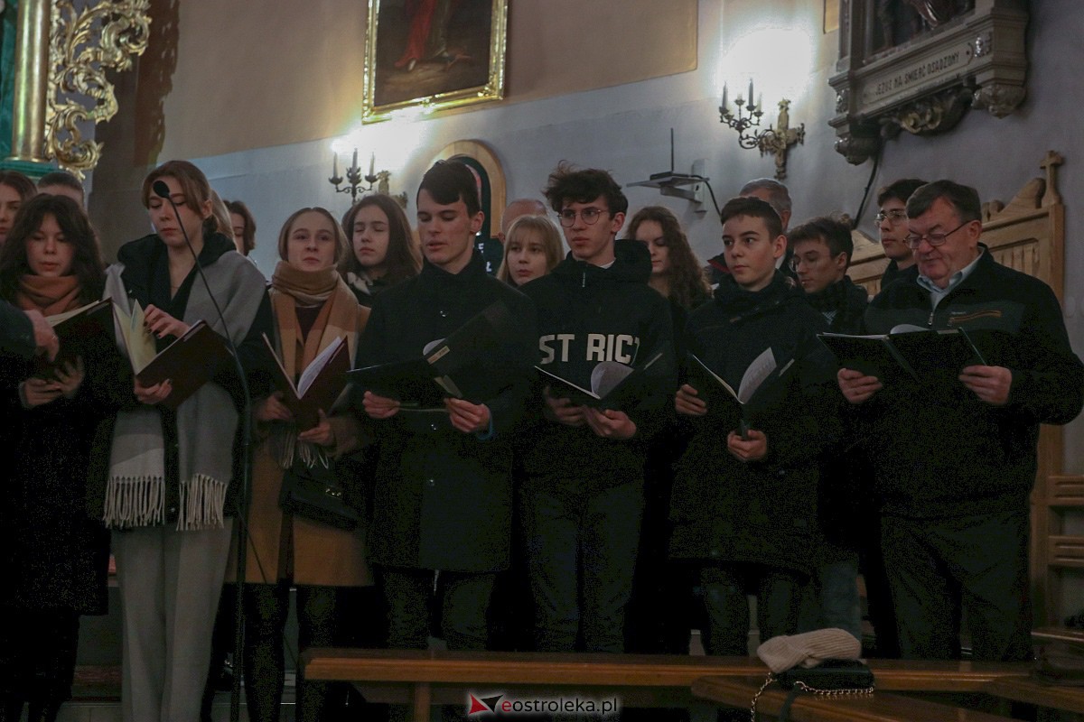 Koncert kolęd chóru Cantilena [15.01.2023] - zdjęcie #12 - eOstroleka.pl