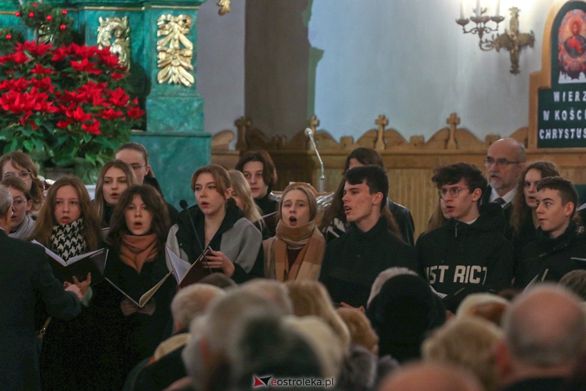 Koncert kolęd chóru Cantilena [15.01.2023] - zdjęcie #13 - eOstroleka.pl