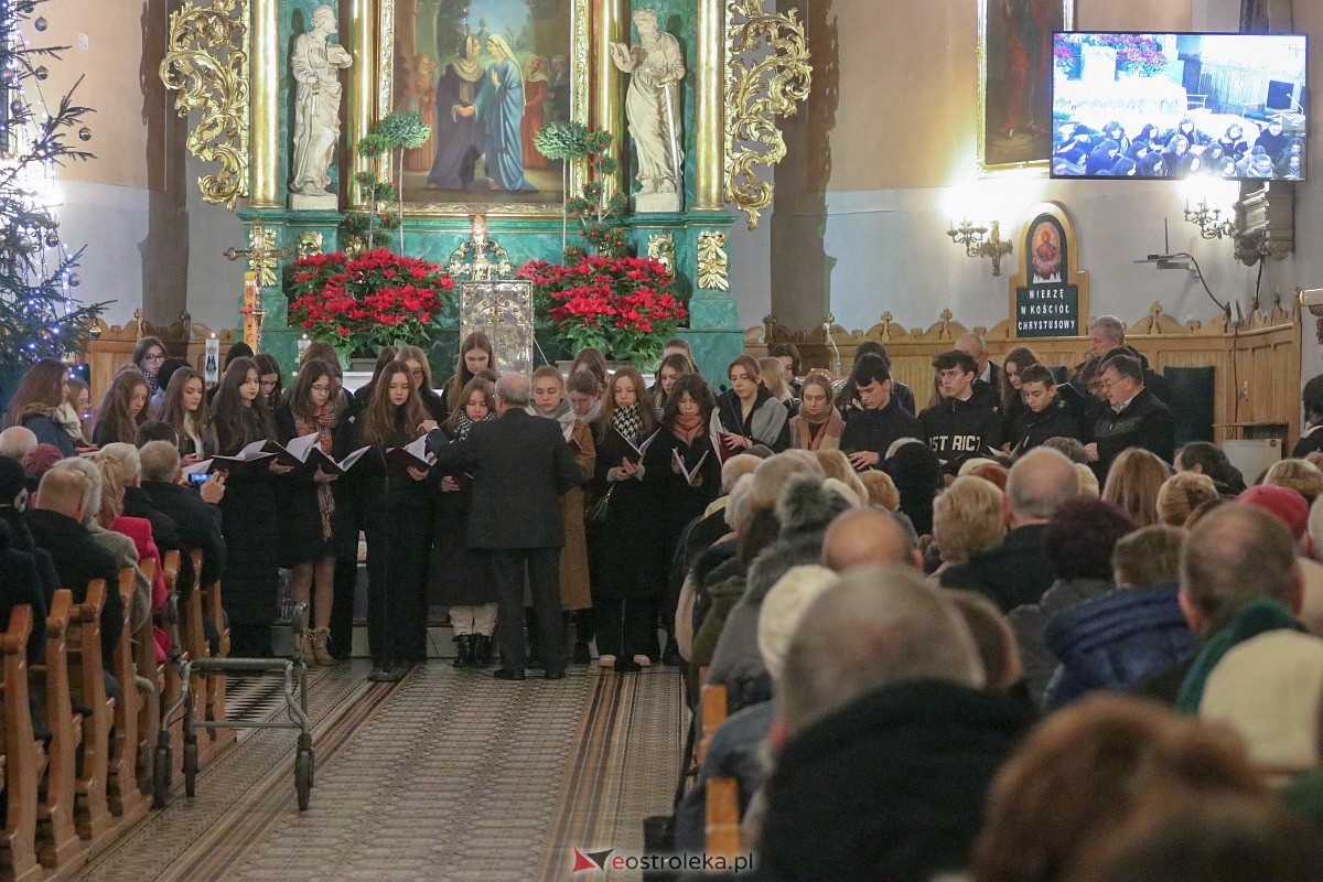 Koncert kolęd chóru Cantilena [15.01.2023] - zdjęcie #2 - eOstroleka.pl