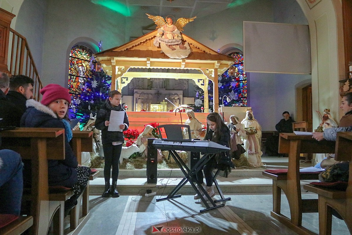 Koncert Zespołu Szkół SIGiE w kościele św. Wojciecha [15.01.2023] - zdjęcie #25 - eOstroleka.pl