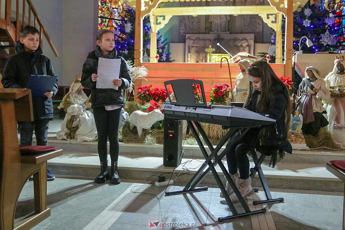 Koncert Zespołu Szkół SIGiE w kościele św. Wojciecha [15.01.2023] - zdjęcie #23 - eOstroleka.pl