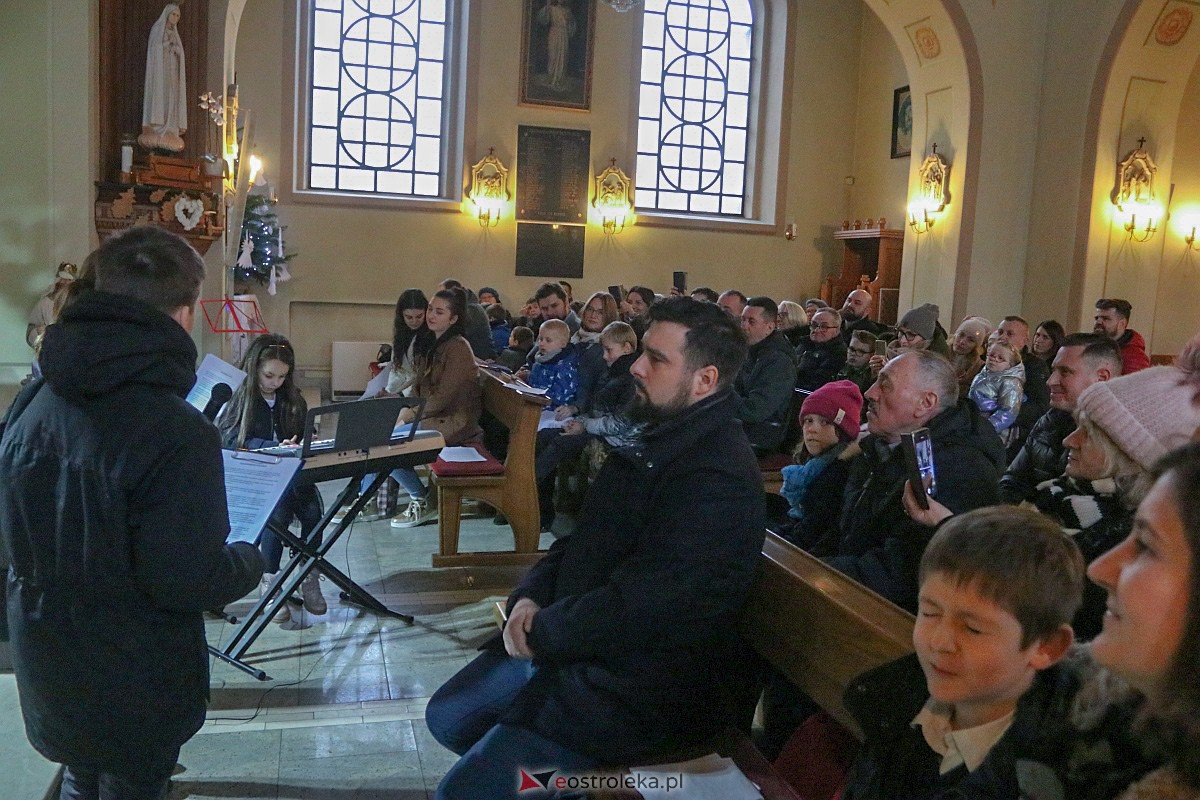 Koncert Zespołu Szkół SIGiE w kościele św. Wojciecha [15.01.2023] - zdjęcie #5 - eOstroleka.pl