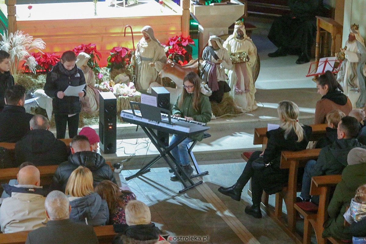 Koncert Zespołu Szkół SIGiE w kościele św. Wojciecha [15.01.2023] - zdjęcie #18 - eOstroleka.pl