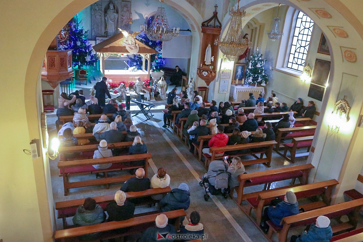 Koncert Zespołu Szkół SIGiE w kościele św. Wojciecha [15.01.2023] - zdjęcie #9 - eOstroleka.pl