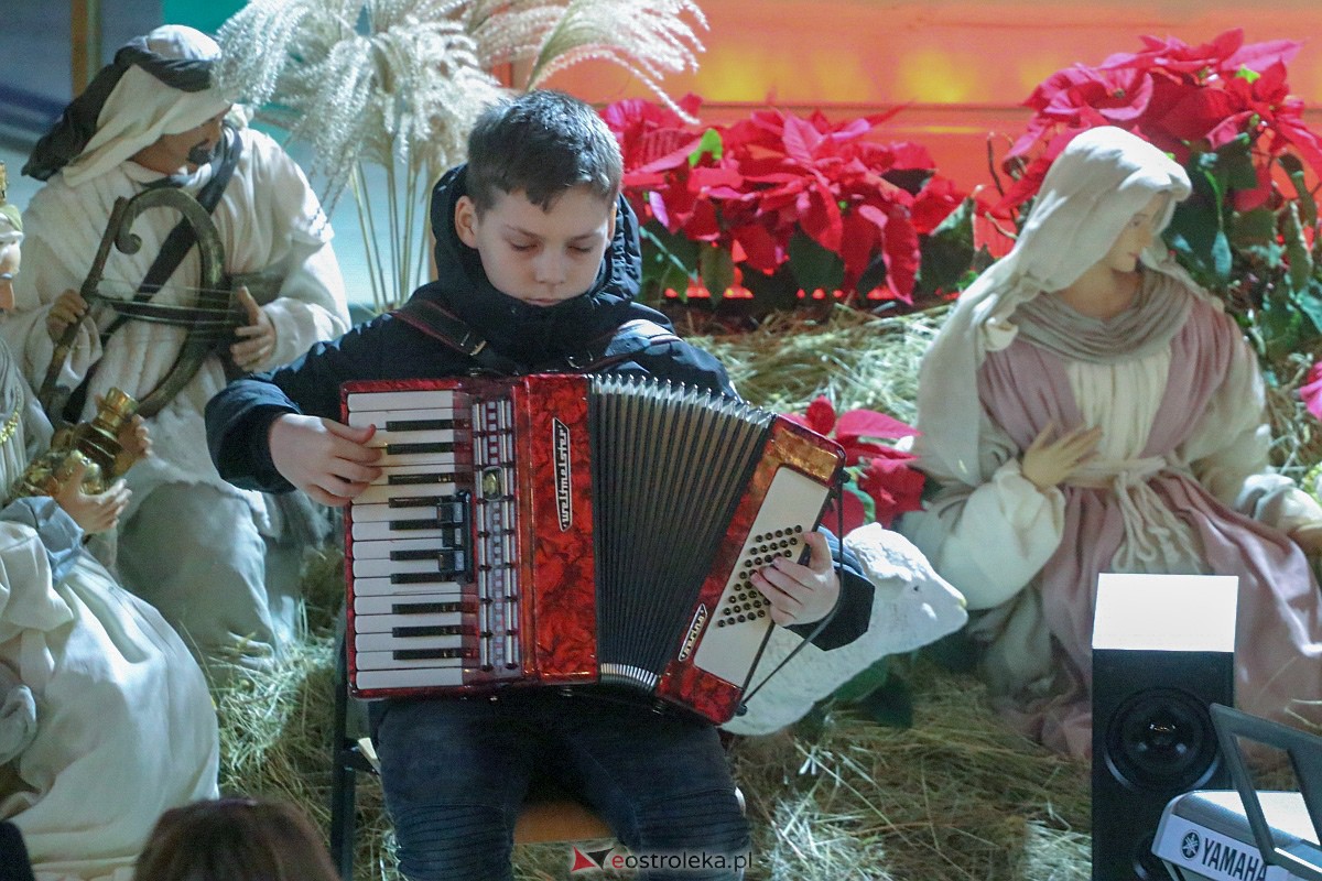 Koncert Zespołu Szkół SIGiE w kościele św. Wojciecha [15.01.2023] - zdjęcie #6 - eOstroleka.pl