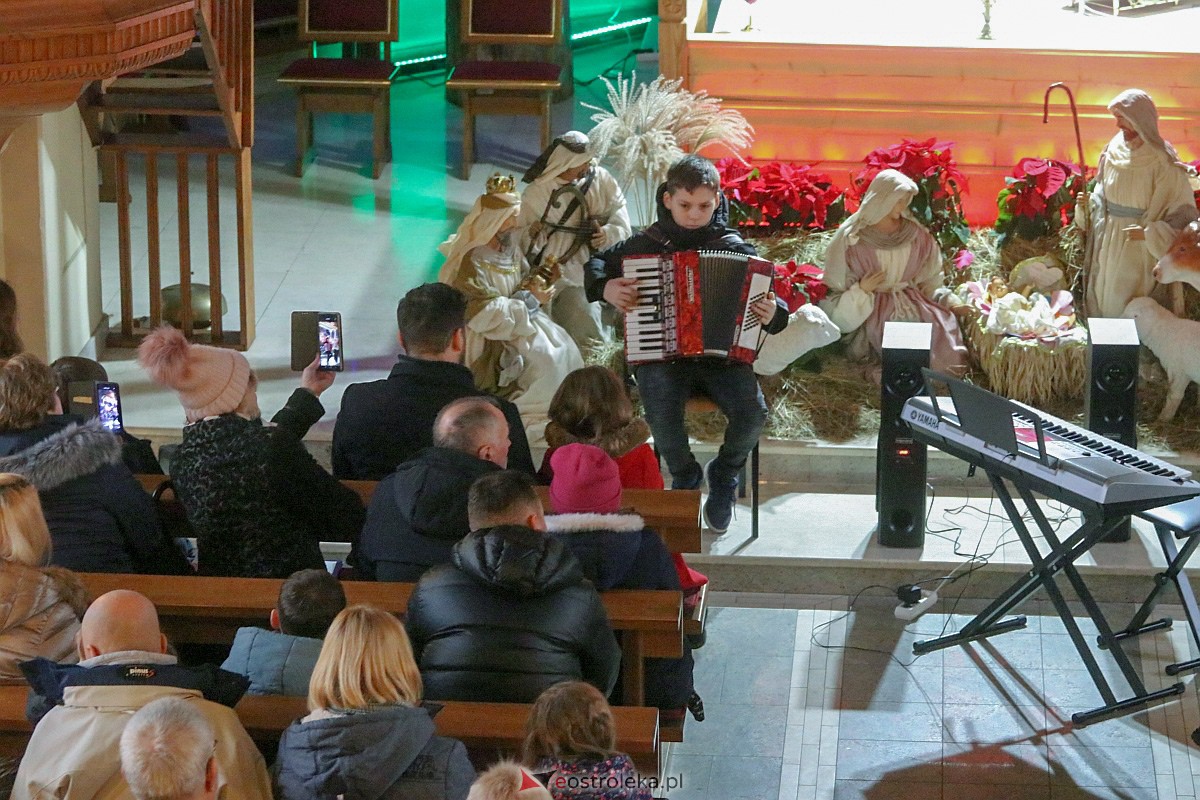 Koncert Zespołu Szkół SIGiE w kościele św. Wojciecha [15.01.2023] - zdjęcie #3 - eOstroleka.pl