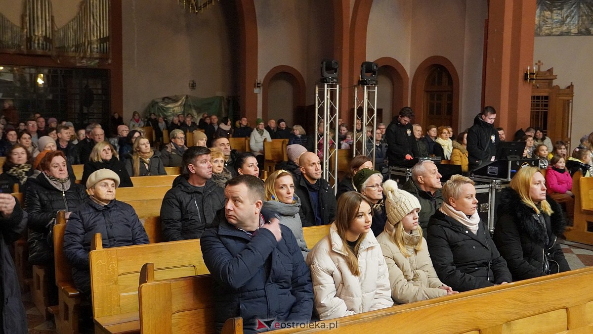 Koncert kolęd w kościele Zbawiciela Świata w Ostrołęce [15.01.2023] - zdjęcie #2 - eOstroleka.pl