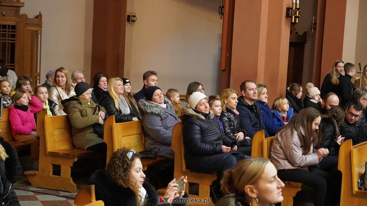 Koncert kolęd w kościele Zbawiciela Świata w Ostrołęce [15.01.2023] - zdjęcie #3 - eOstroleka.pl