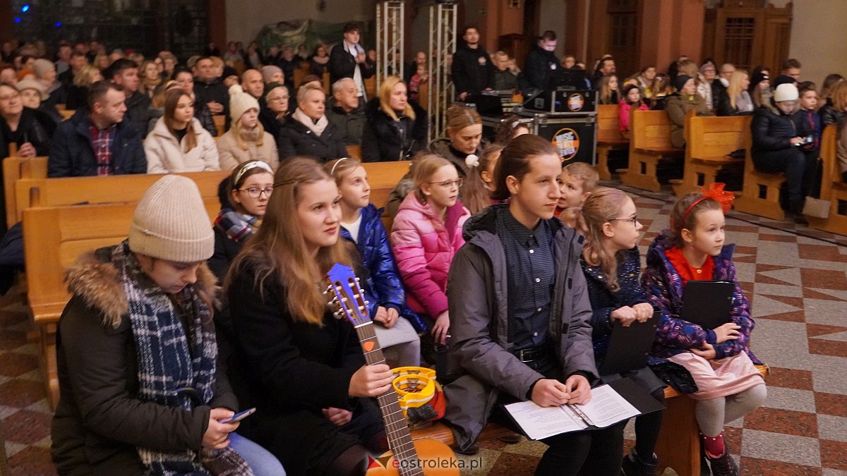 Koncert kolęd w kościele Zbawiciela Świata w Ostrołęce [15.01.2023] - zdjęcie #6 - eOstroleka.pl