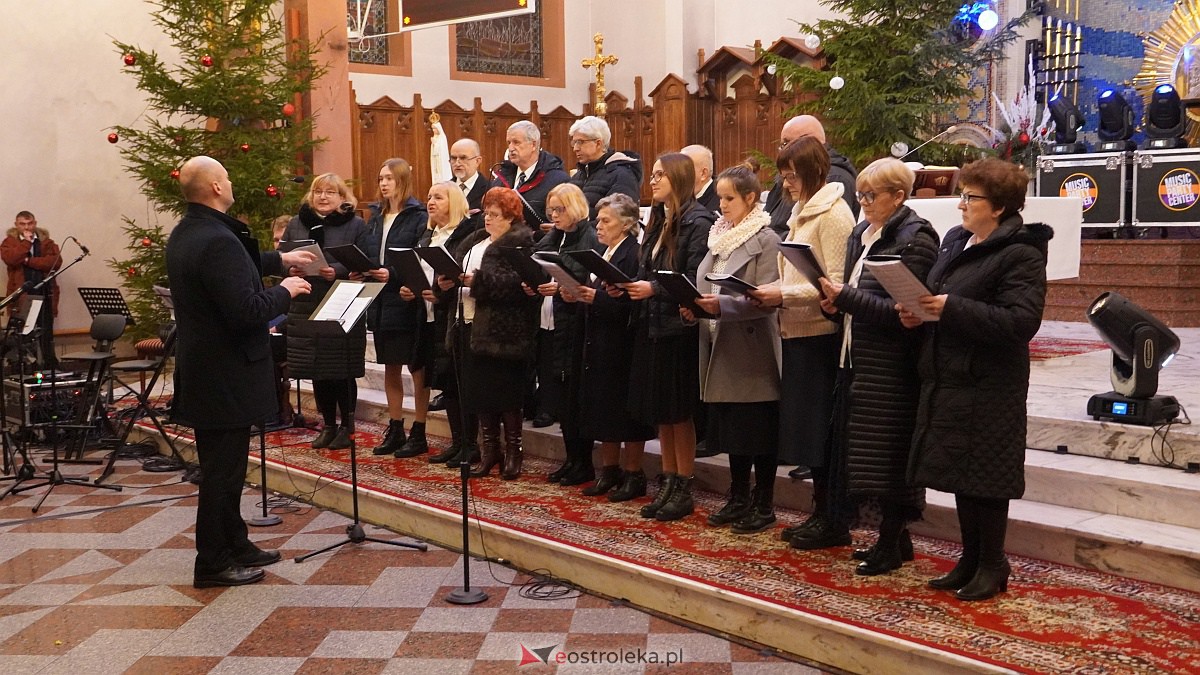 Koncert kolęd w kościele Zbawiciela Świata w Ostrołęce [15.01.2023] - zdjęcie #8 - eOstroleka.pl