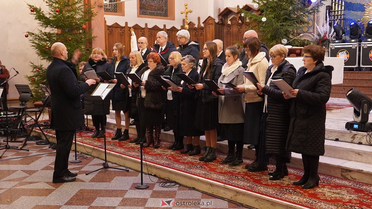Koncert kolęd w kościele Zbawiciela Świata w Ostrołęce [15.01.2023] - zdjęcie #9 - eOstroleka.pl