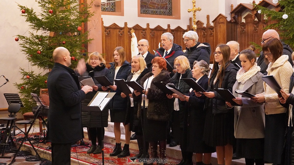 Koncert kolęd w kościele Zbawiciela Świata w Ostrołęce [15.01.2023] - zdjęcie #11 - eOstroleka.pl