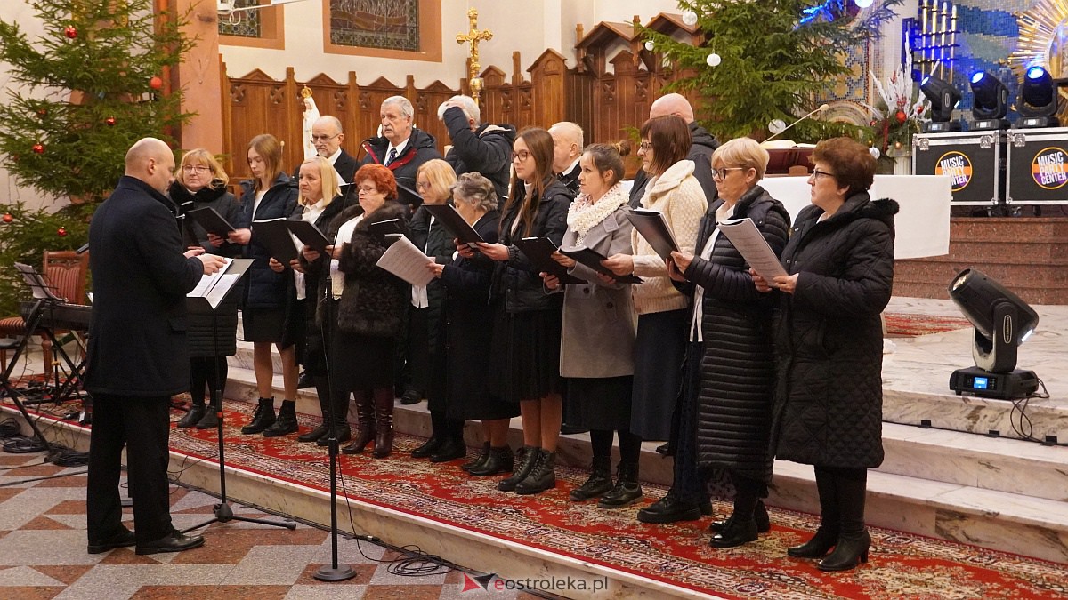 Koncert kolęd w kościele Zbawiciela Świata w Ostrołęce [15.01.2023] - zdjęcie #13 - eOstroleka.pl
