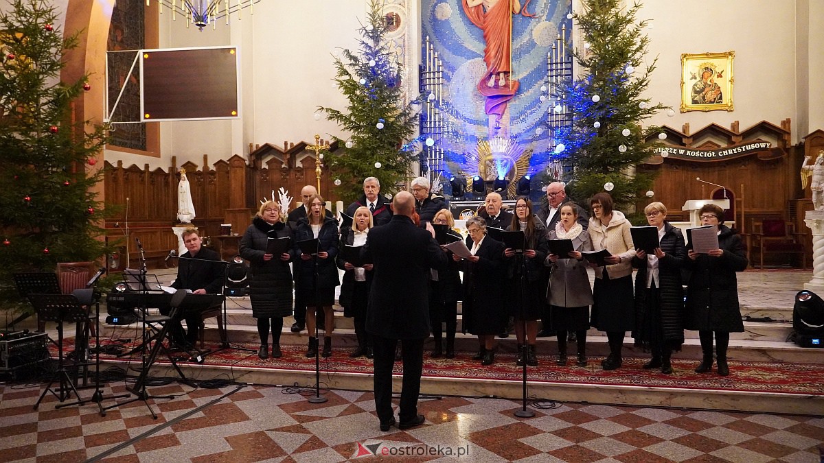 Koncert kolęd w kościele Zbawiciela Świata w Ostrołęce [15.01.2023] - zdjęcie #15 - eOstroleka.pl