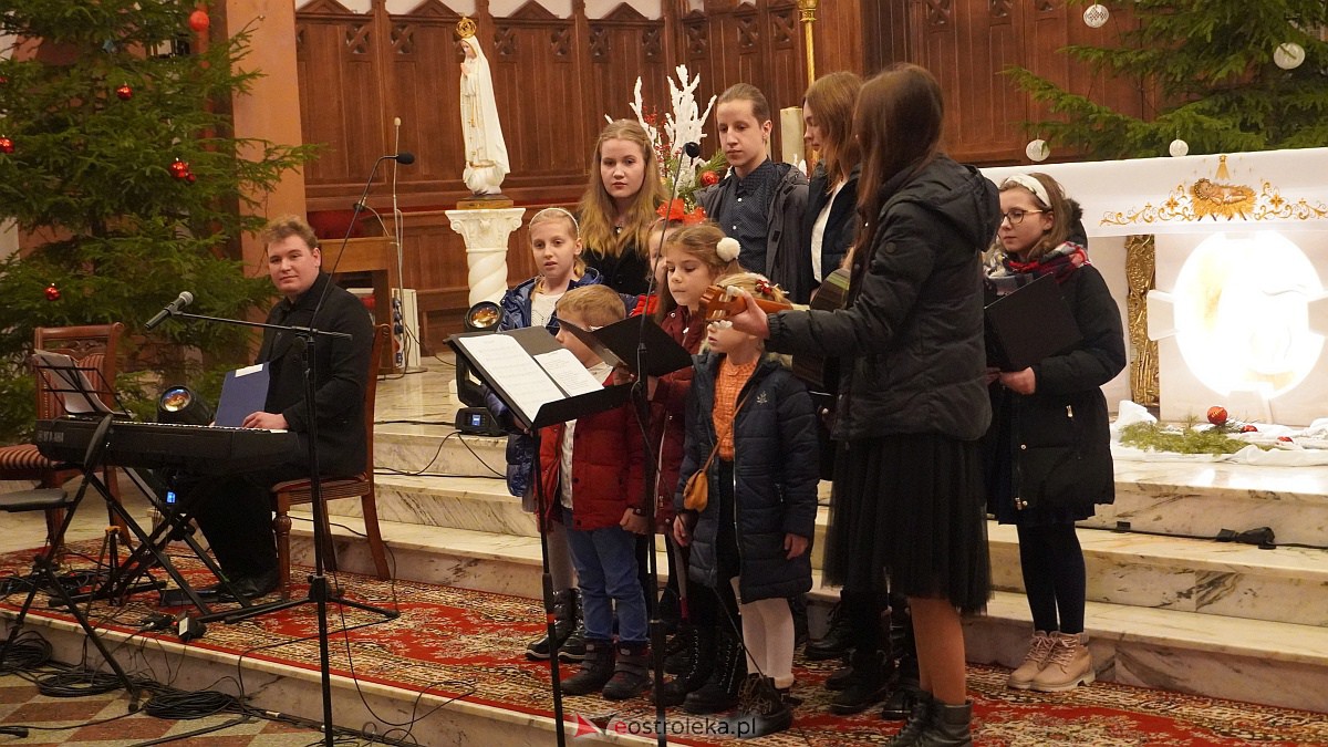 Koncert kolęd w kościele Zbawiciela Świata w Ostrołęce [15.01.2023] - zdjęcie #17 - eOstroleka.pl