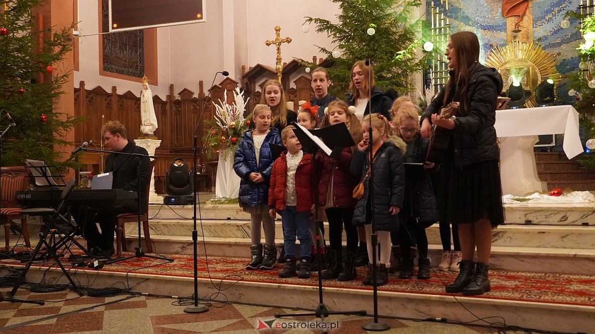 Koncert kolęd w kościele Zbawiciela Świata w Ostrołęce [15.01.2023] - zdjęcie #19 - eOstroleka.pl