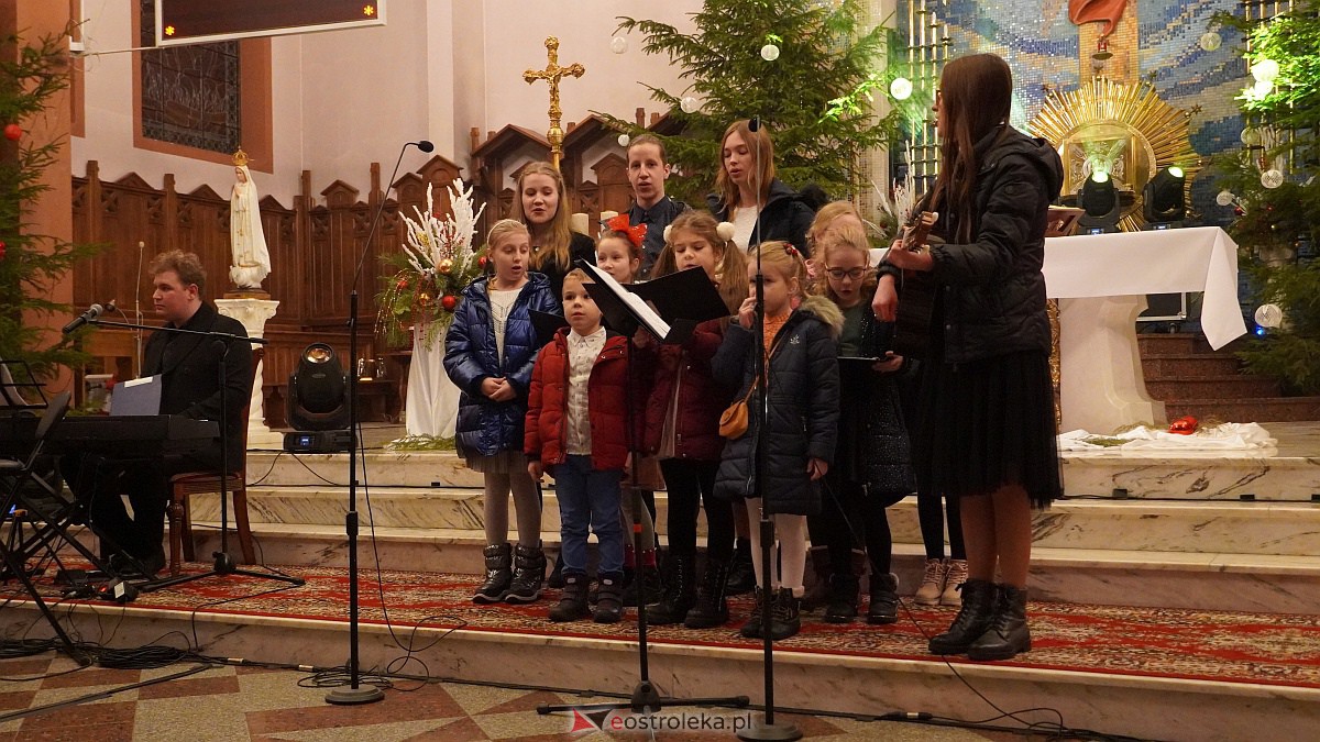 Koncert kolęd w kościele Zbawiciela Świata w Ostrołęce [15.01.2023] - zdjęcie #20 - eOstroleka.pl
