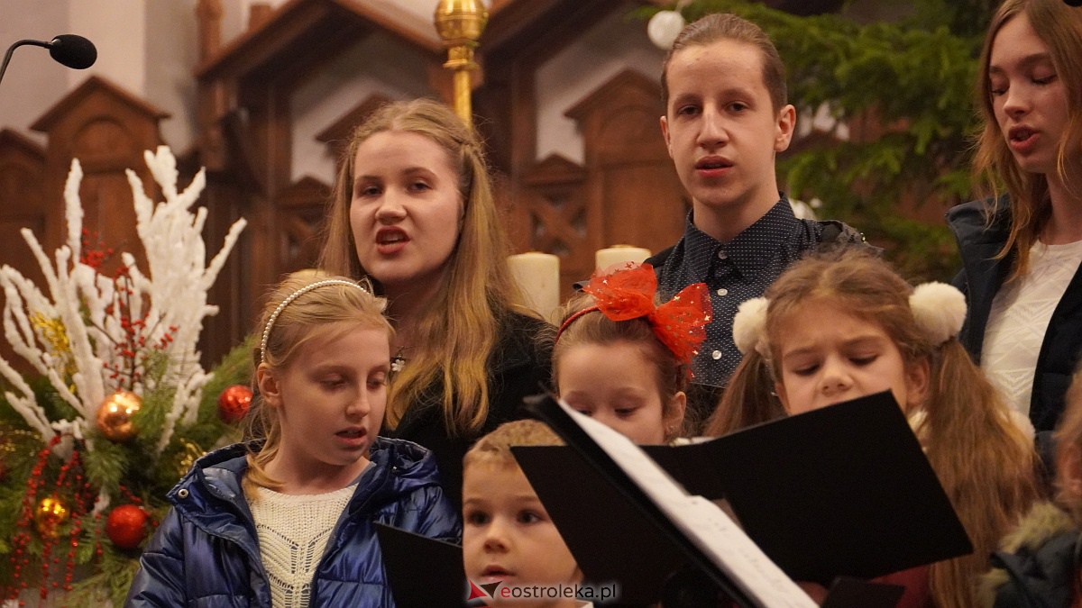 Koncert kolęd w kościele Zbawiciela Świata w Ostrołęce [15.01.2023] - zdjęcie #21 - eOstroleka.pl
