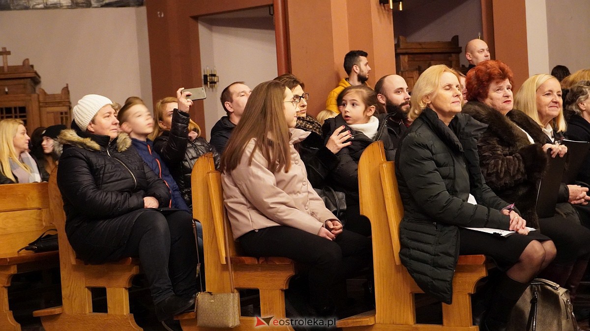 Koncert kolęd w kościele Zbawiciela Świata w Ostrołęce [15.01.2023] - zdjęcie #22 - eOstroleka.pl