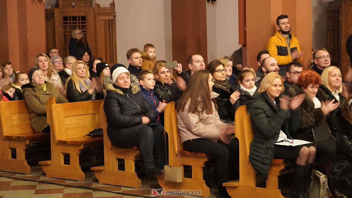 Koncert kolęd w kościele Zbawiciela Świata w Ostrołęce [15.01.2023] - zdjęcie #23 - eOstroleka.pl