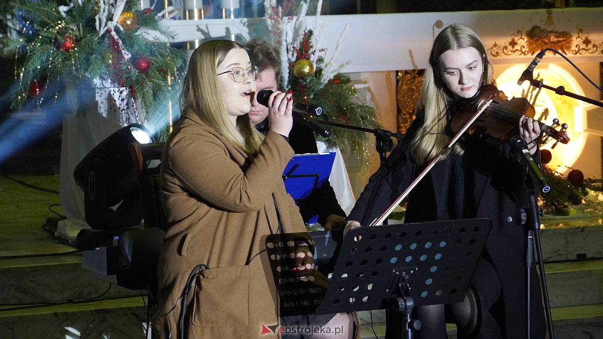 Koncert kolęd w kościele Zbawiciela Świata w Ostrołęce [15.01.2023] - zdjęcie #25 - eOstroleka.pl