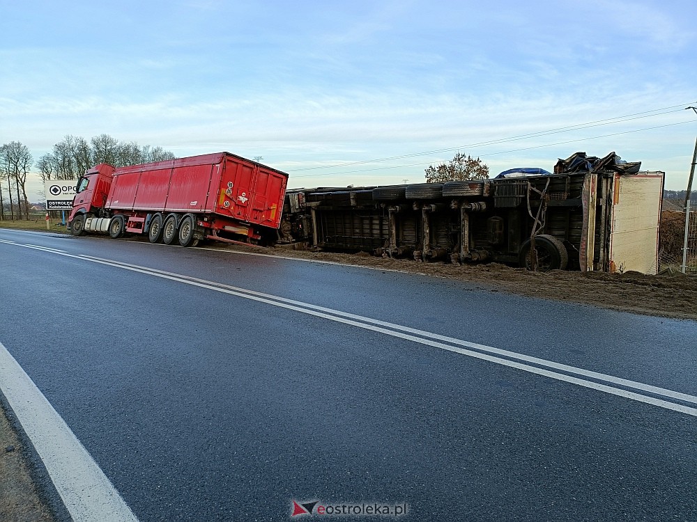 Wypadek w Zamościu. Z drogi wypadły dwie ciężarówki [16.01.2023] - zdjęcie #5 - eOstroleka.pl
