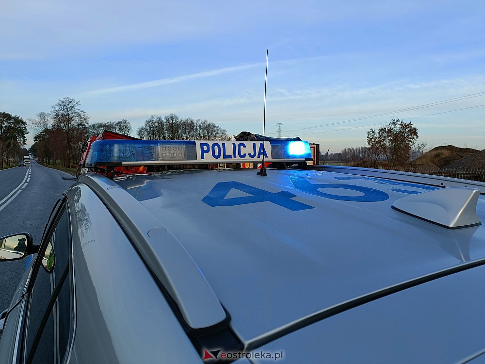 Wypadek w Zamościu. Z drogi wypadły dwie ciężarówki [16.01.2023] - zdjęcie #18 - eOstroleka.pl