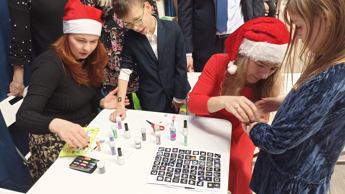 Choinka Noworoczna dla dzieci i młodzieży z niepełnosprawnością w Łysych - zdjęcie #16 - eOstroleka.pl