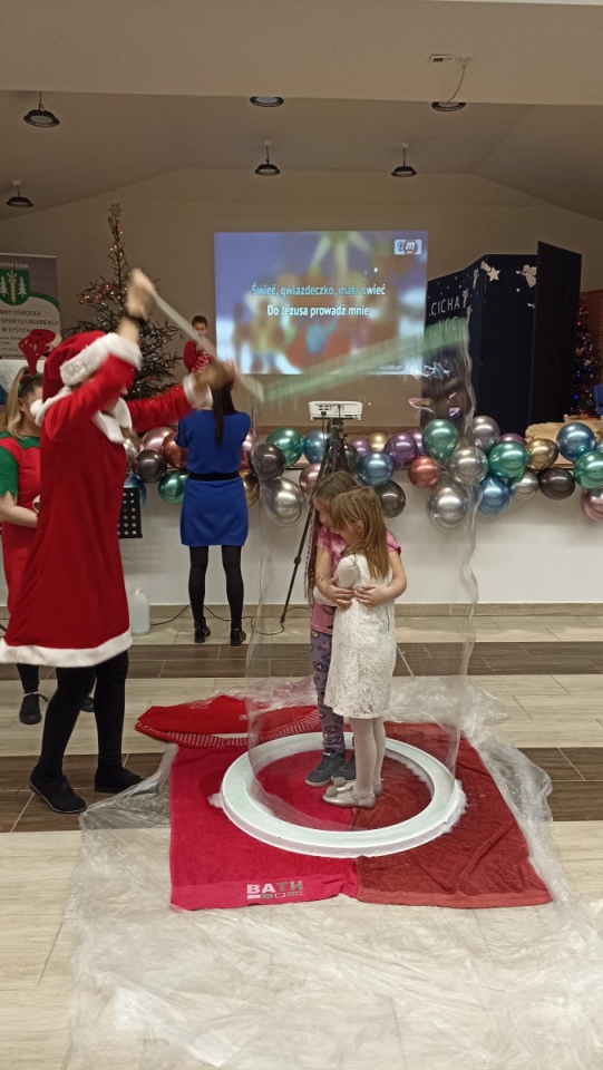 Choinka Noworoczna dla dzieci i młodzieży z niepełnosprawnością w Łysych - zdjęcie #12 - eOstroleka.pl