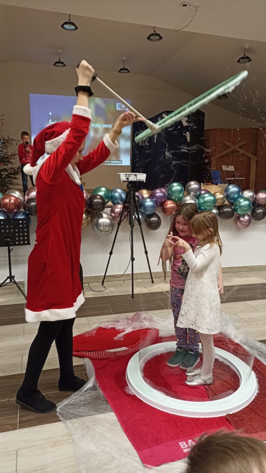 Choinka Noworoczna dla dzieci i młodzieży z niepełnosprawnością w Łysych - zdjęcie #11 - eOstroleka.pl